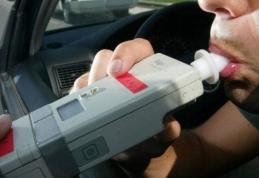 Doi tineri de 19 și 20 de ani prinși sub influența alcoolului la volan