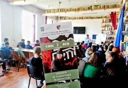 Polițiștii prezenți în școlile din Darabani, Săveni, Cristești, Corni și Roma - FOTO