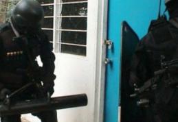Percheziție domiciliară la un bărbat bănuit de comiterea infracțiunii de lovire sau alte violențe