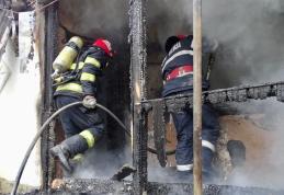 O bătrână de 83 ani a rămas fără acoperiș deasupra capului, în prag de iarnă – FOTO