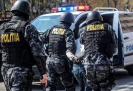 Percheziții efectuate la locuințele unor tineri din Botoșani cercetați pentru șantaj