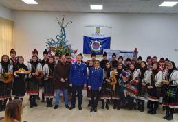 Tradiționala serbare „Pomul de Crăciun” organizată la sediul Inspectoratului de Jandarmi Botoșani - FOTO