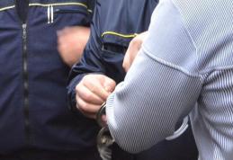 Tânăr reținut de polițiști după ce a fost depistat, de două ori, conducând fără permis