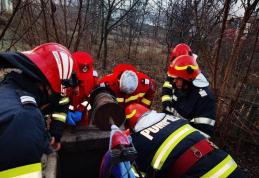 Misiune contracronometru la Dorohoi după ce un bărbat a căzut într-o fântână. Un localnic i-a auzit strigătele de ajutor - FOTO