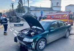 Mașină răsturnată după un accident produs la Botoșani. Un bărbat a ajuns la spital - FOTO