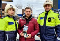 Polițiștii botoșăneni au oferit șoferilor căști de tip „hands-free” în cadrul acțiunii „Pierzi atenția, pierzi controlul!” - FOTO