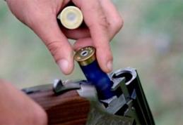 Polițiștii au verificat mai mulți posesori de arme. Vezi ce au găsit!