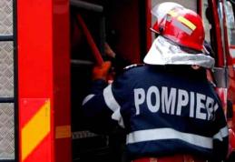 Două case amenințate de flăcări la Tătărășeni și Pădureni