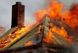 Două case afectate de incendii în ultimele 24 de ore