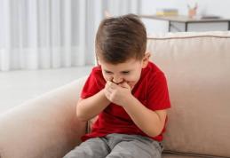 Câteva soluții care îți vin în ajutor atunci când copilul tău vomită