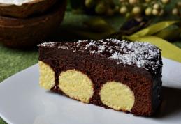 Prăjitură de ciocolată cu biluțe de brânză și cocos