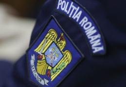 Bărbat prins de polițiști în timp ce vindea mărfuri contrafăcute în parcarea unui supermarket din Botoșani