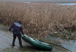 Bărbat ieșit la pescuit prins de jandarmi cu plase monofilament la acumularea Bucecea - FOTO