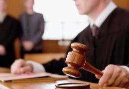 Tineri trimiși în judecată pentru șantaj