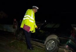 Un șofer băut a ajuns cu mașina într-un șanț