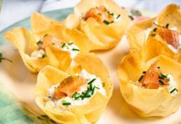 Mini-Tarte cu cremă de brânză și salam