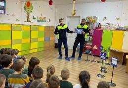 Activitate de educație rutieră la două unități de învățământ din județul Botoșani - FOTO