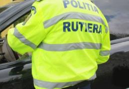 Tânăr de 17 ani, fără permis, prins la volan de polițiști