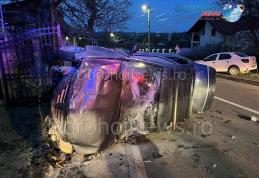 Accident! O mașină scăpată de sub control s-a răsturnat pe strada Horia din Dorohoi - FOTO