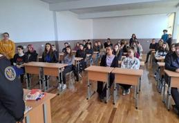 Labirintul devenirii! - activitate de consiliere desfășurată în cadrul programului de orientare școlară și profesionala la Liceul „Regina Maria” Doroh