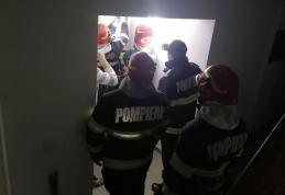 Un copil și tatăl acestuia au rămas blocați în liftul unui bloc din Dorohoi. Pompierii au intervenit pentru scoaterea lor