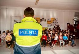 Polițiștii botoșăneni prezenți în mijlocul copiilor - FOTO