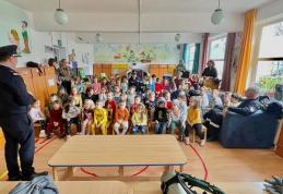 Continuă întâlnirile dintre elevi și pompieri în cadrul programului „Școala Altfel” - FOTO