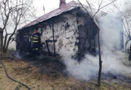 Casă din Horlăceni cuprinsă de flăcări. Pompierii au intervenit pentru stingere - FOTO