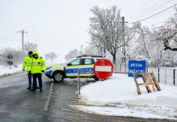 Update ora 17:00: Trei drumuri naționale și 21 județene din Botoșani închise din cauza zăpezii și viscolului. Vezi lista lor!