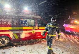Peste 400 de persoane rămase înzăpezite au fost salvate de pompierii militari și voluntari - FOTO