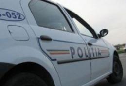 Autoturism staționat găsit de polițiști pe marginea unui drum din județ. Șoferul era băut