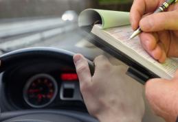A luat „la ocazie” mai multe persoane, dar s-a ales cu o amendă usturătoare. Nici mașina nu o mai poate folosi câteva luni
