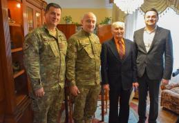 Plachetă de Onoare acordată de prefectul Sorin Cornilă cu ocazia Zilei dedicate Veteranilor de Război