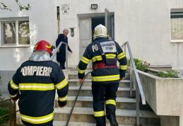 Incendiu într-un bloc din Botoșani! Proprietarul a încercat să stingă singur flăcările - FOTO