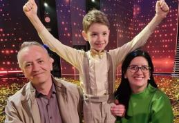 Cu ce se ocupă părinții lui Rareș Prisăcariu, copilul minune din Botoșani care s-a calificat în finala „Românii au talent”