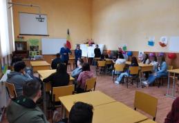 Activități informativ-preventive desfășurate de jandarmi la mai multe unități școlare