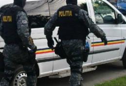 Percheziții domiciliare la o persoană bănuită de fals în înscrisuri medicale și în evidență contabilă