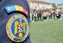Polițiștii au fost în vizită la elevii din Dobârceni