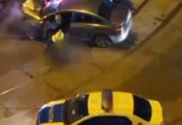 Bărbat extras, de către polițiști, din autoturismul aflat în mers. Acesta era beat și nu a oprit la semnal