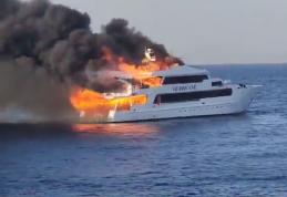 Din nou panică în Egipt! O navă a luat foc pe mare. Trei persoane sunt dispărute