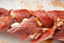 Spată de porc cu bacon împletit