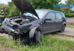 Accident la Dumeni! Patru victime au ajuns la spital după ce o mașină s-a izbit într-un cap de pod - FOTO