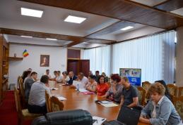 Ședință la Prefectură cu membrii comisiilor de verificare a centrelor rezidențiale destinate persoanelor vârstnice - FOTO