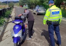 Minor fără permis de conducere depistat în trafic cu un motoscuter neînregistrat