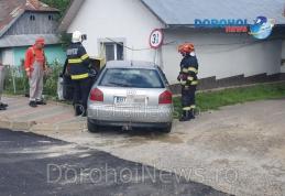 Pompierii au intervenit de urgență după ce o mașină a rupt o conductă de gaz din Dorohoi - FOTO