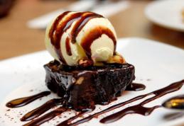 Negresă cu zmeură și înghețată