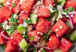 Salată de pepene verde, avocado și castraveți