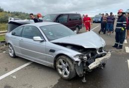 Accident pe drumul Botoșani – Săveni: Două persoane au ajuns la spital în urma ciocnirii a două mașini - FOTO