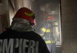 Incendiu izbucnit într-o garsonieră din Botoșani din cauza unei lumânări lăsate aprinse - FOTO