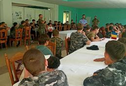 Micii „militari” au fost instruiți de polițiștii botoșăneni